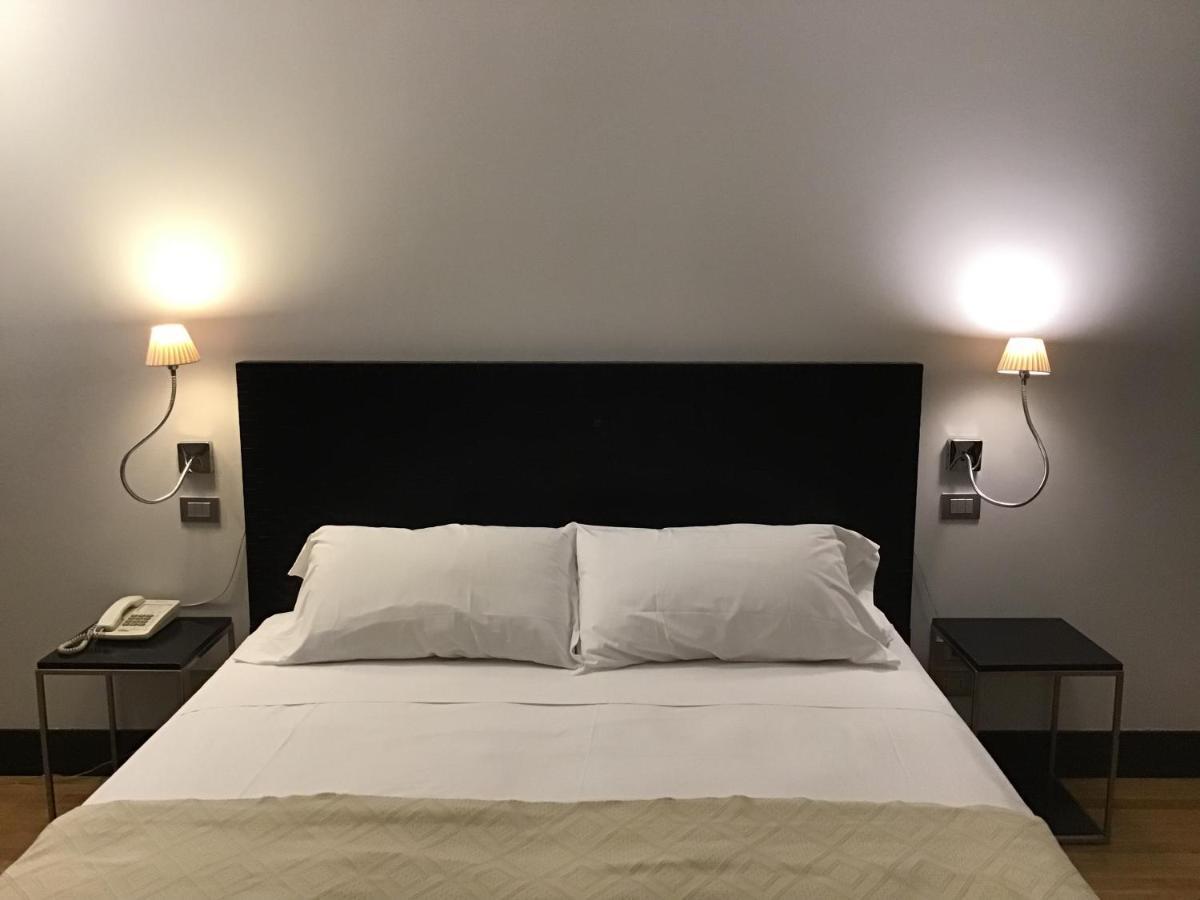 Mh Design Hotel Неаполь Экстерьер фото